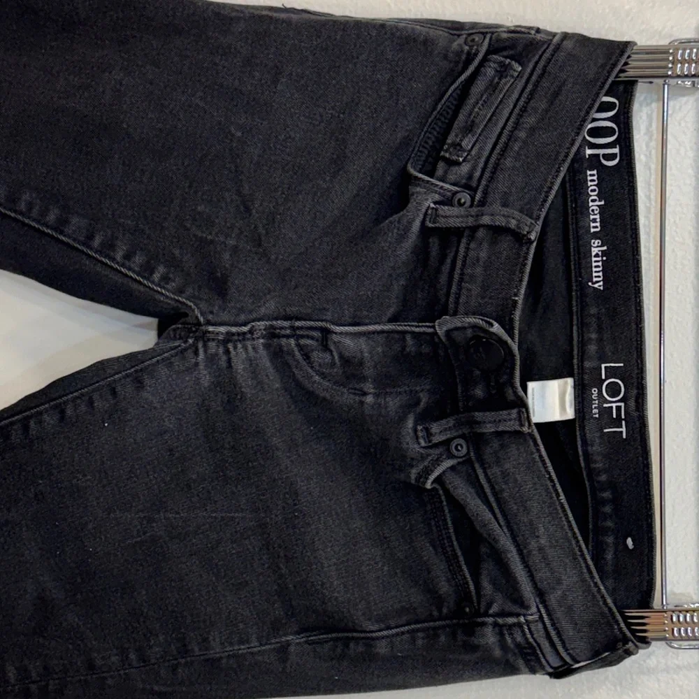 LOFT Women's Skinny Jeans in Black and Dark Blue - Picture 4 of 14